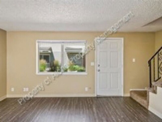 Foto del edificio - 1623 12th Ave Rd