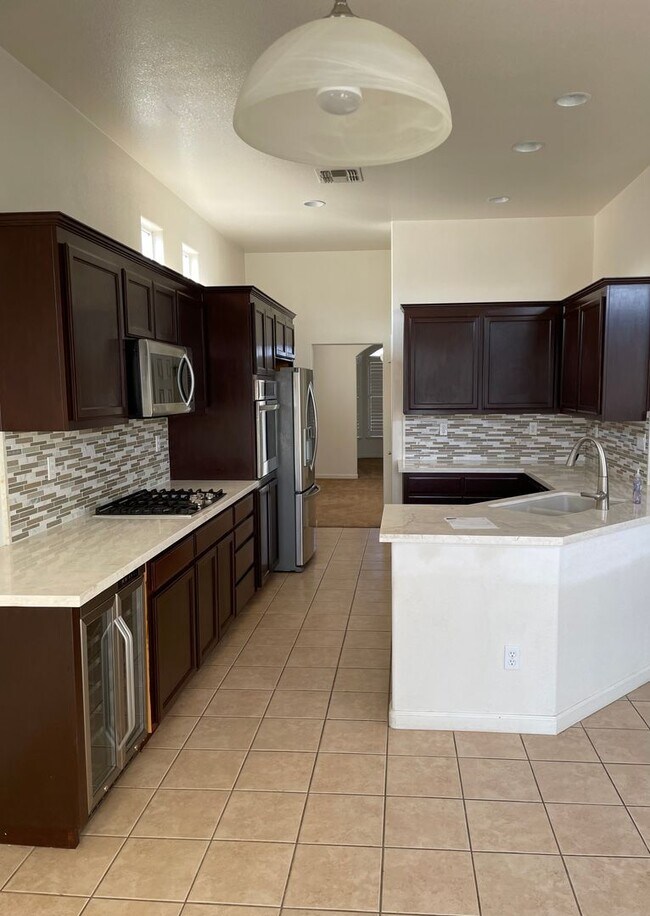 Foto del edificio - Beautiful 4 Bedroom and 2 Bath Home with Bonus Office Area