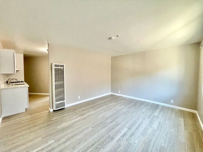 Building Photo - Charming Updated 1-Bedroom Apartment in Downtown Santa Rosa – $1,650/month
