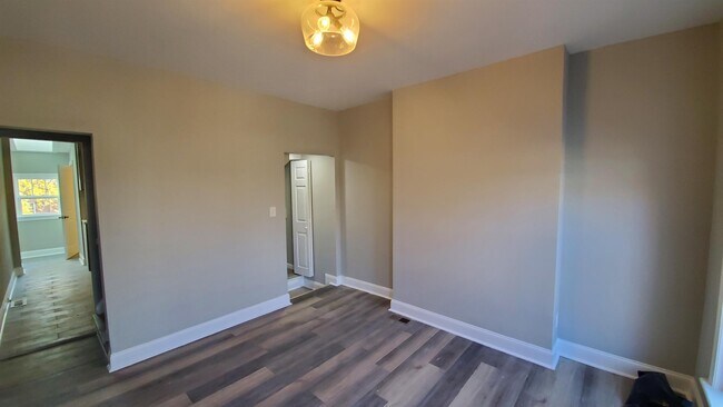 Foto del edificio - 315 W 30th St