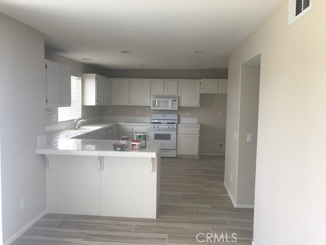 Building Photo - 3571 Hawthorne Dr