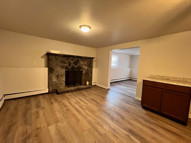 Foto del edificio - 92 Shaker Rd