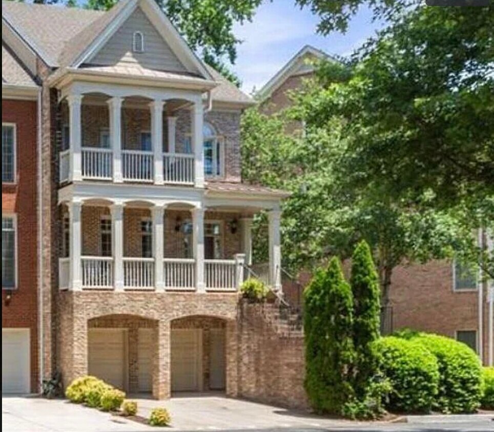 Foto principal - 1436 Wembley Ct NE