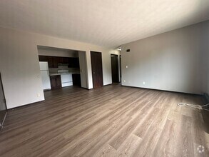 Building Photo - 520 River Forest Rd