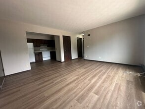 Building Photo - 520 River Forest Rd