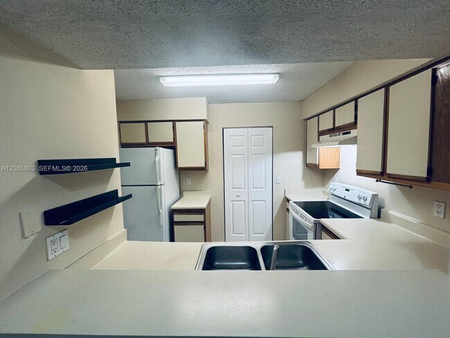 Building Photo - 1245 SW 46th Ave