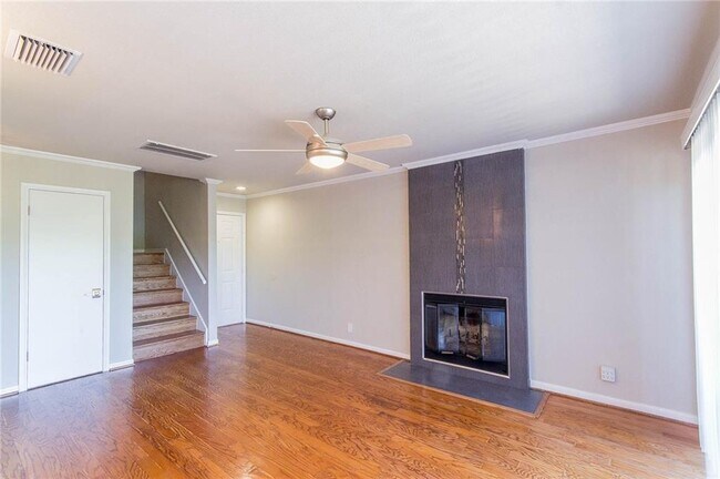 Foto del edificio - 3845 Ranch Rd 2222