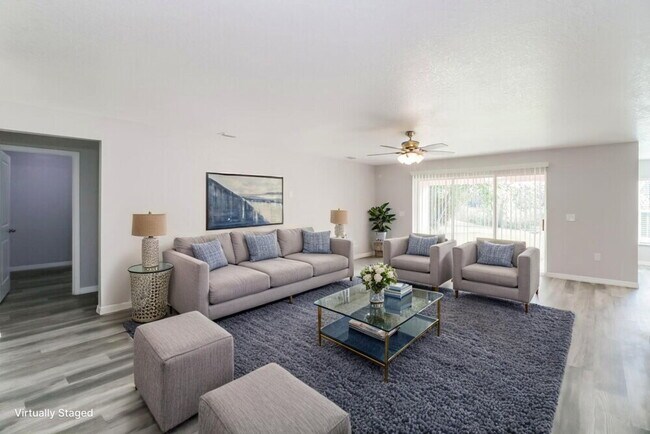 Foto del edificio - 5468 Chestnut Ridge Rd