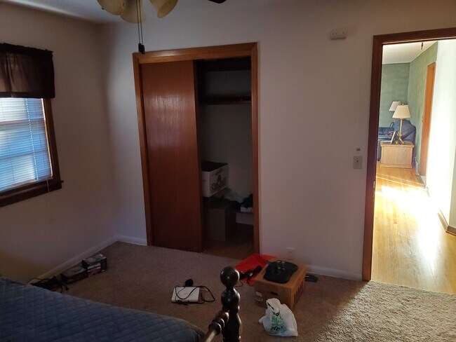 Available Room #1 - 516 1st St SW