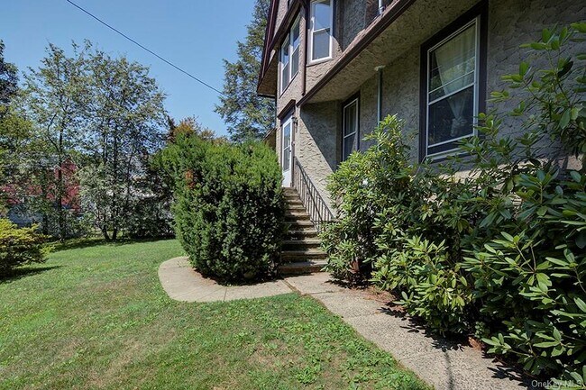 Building Photo - 120 Soundview Ave