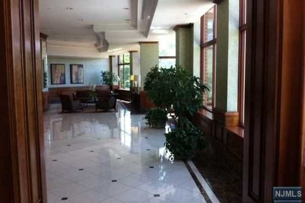 Foto del edificio - 100 Old Palisade Rd