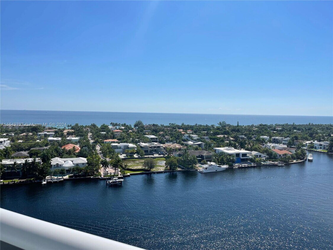 Photo - 20515 East Country Club Drive Apt #UN1847, Miami, FL 33180 - 2 BR 3 BA Condo