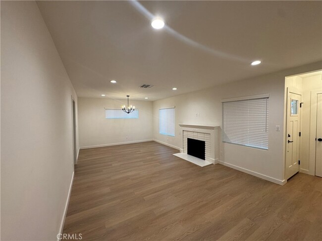 Foto del edificio - 15234 Kingsbury St