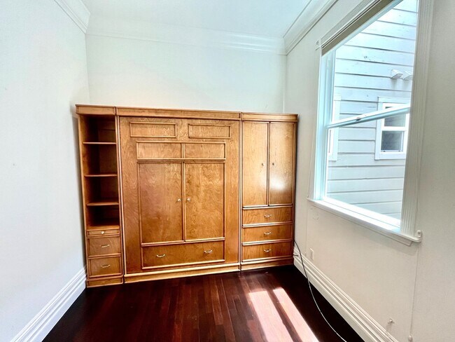 Foto del edificio - SPECTACULAR, TOP FLOOR 2 BED/2 BATH MISSIO...