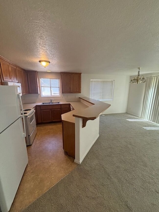 Building Photo - 4 Bed 2.5 Bath in Hillsboro