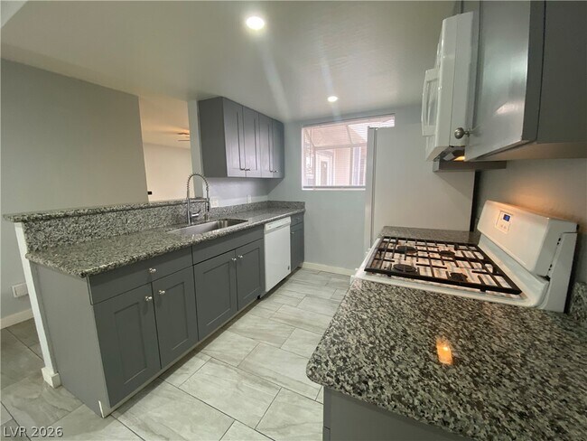 Foto del edificio - 259 N Lamb Blvd