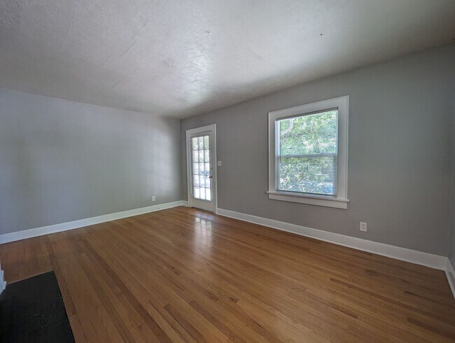 Foto del edificio - Nice 2 Bedroom, 1-Bath Bungalow Style Home!