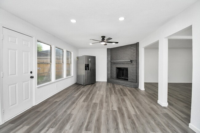 Building Photo - 7022 Castleview Ln