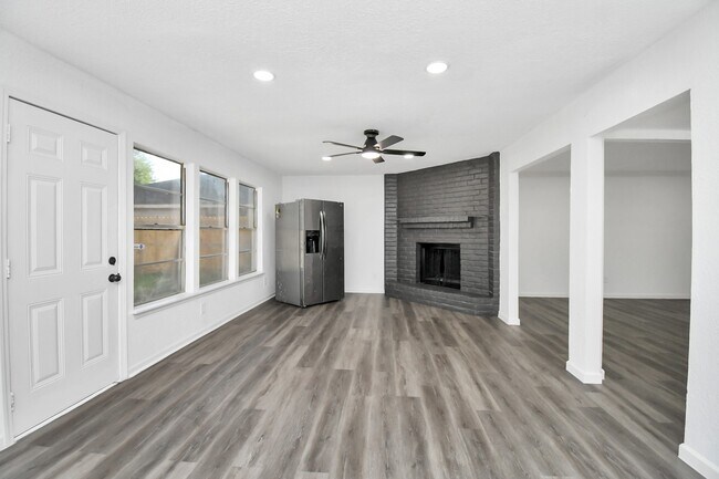 Foto del edificio - 7022 Castleview Ln