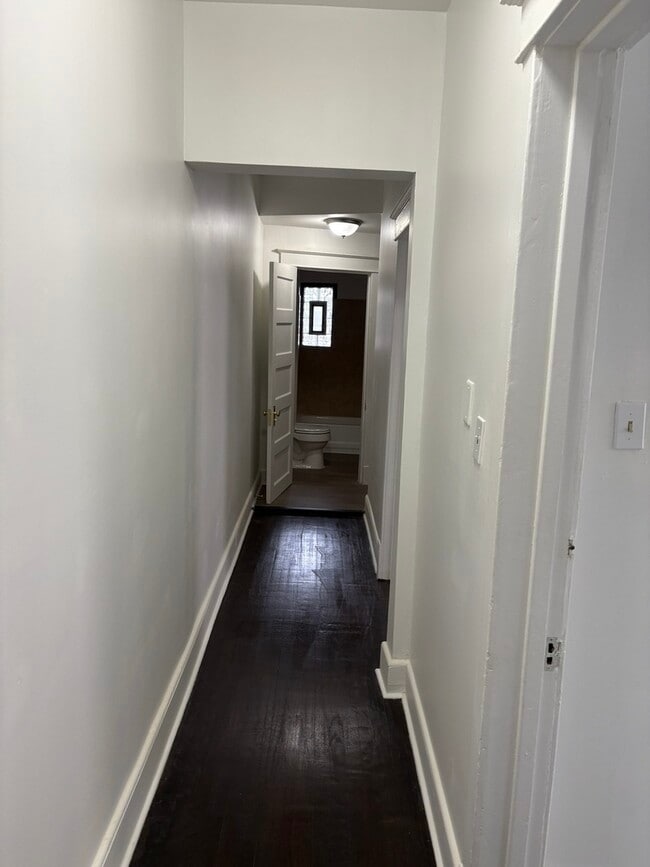 Foto del edificio - 7945 S South Shore Dr