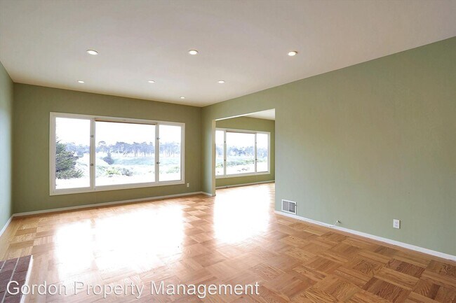 Foto del edificio - 3 br, 3 bath House - 452 Gellert Drive
