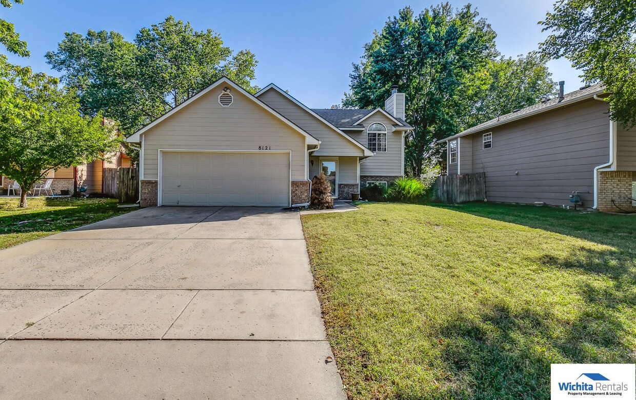 Foto principal - Northwest Wichita - 5 bedroom 3 bath home