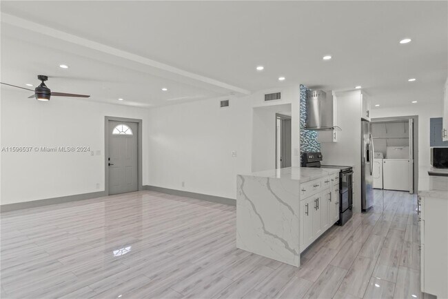Foto del edificio - 7913 NW 72nd Ave