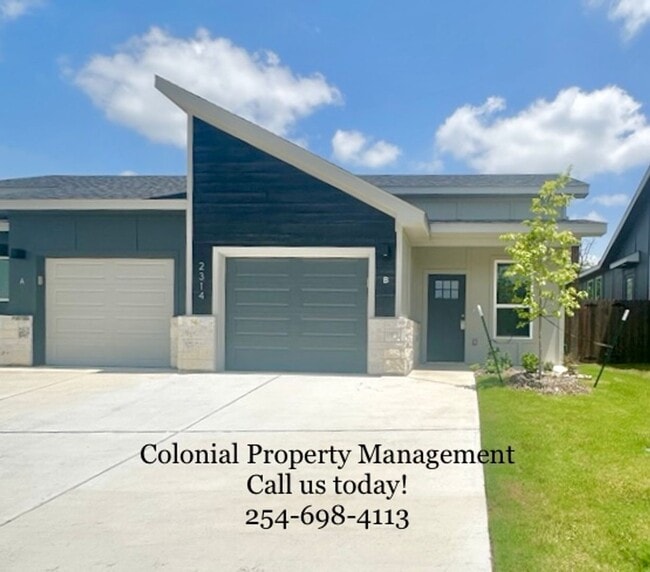 Building Photo - Beautiful New Duplex Home!