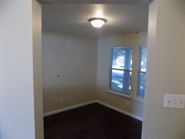Building Photo - 11411 Seven Sisters Dr