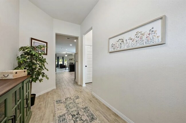 Building Photo - 208 Wooden Lodge Dr