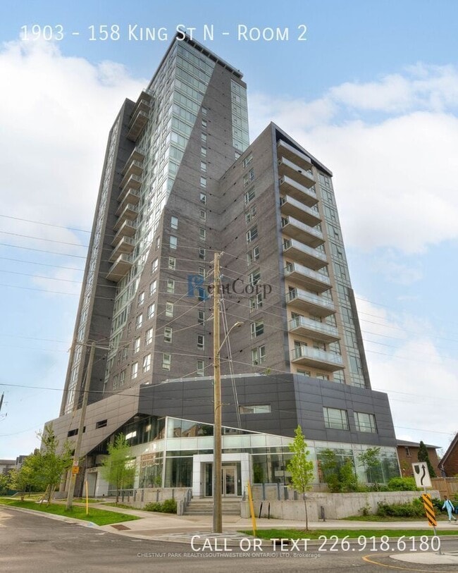 Building Photo - 158-1158 King St N