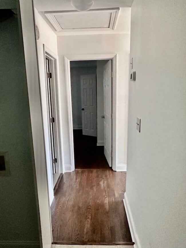 Building Photo - Recently Renovated 2 Bedroom 1 Bath Home A...