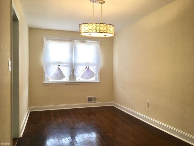 Foto del edificio - 3 br, 1.5 bath Townhome - 8521 Kings Ridge Rd