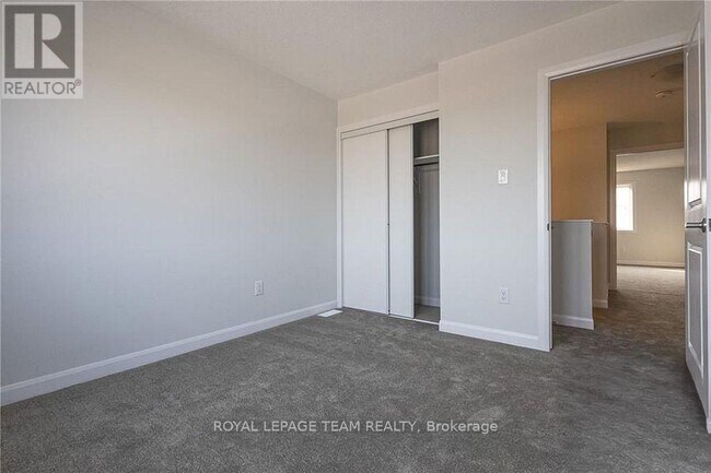 Photo du bâtiment - 915 Athenry Ct