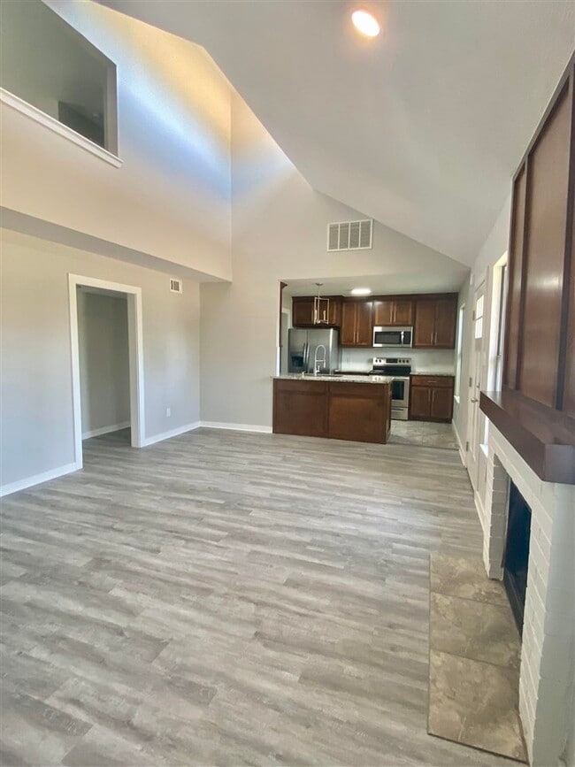 Foto del edificio - 6824 NW Willow Springs Dr