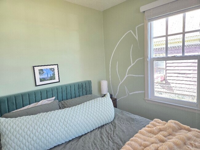 Foto del edificio - 745 Lennox St