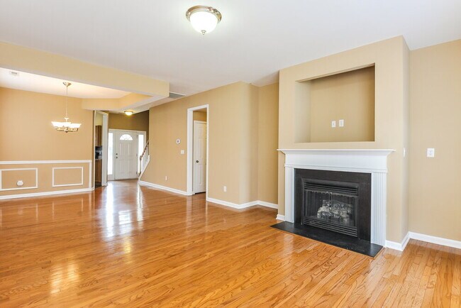Building Photo - 141 Hutson Ln