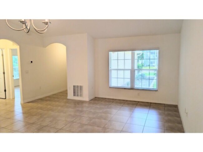 Building Photo - Updated Spacious Rental Available in Palm Coast, FL