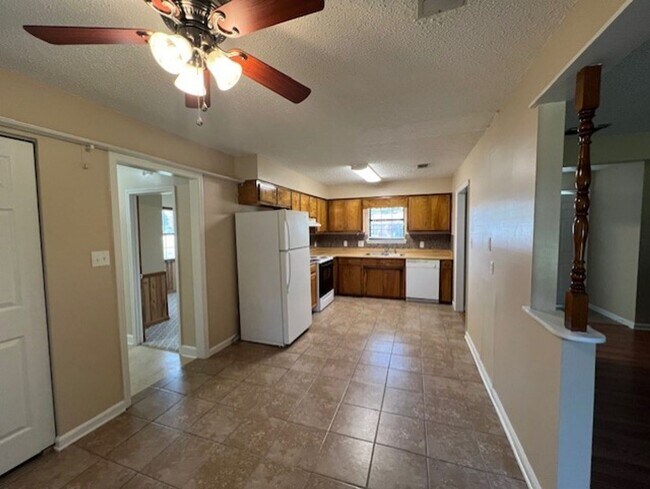 Building Photo - Beautiful Home in Valdosta, Ga!