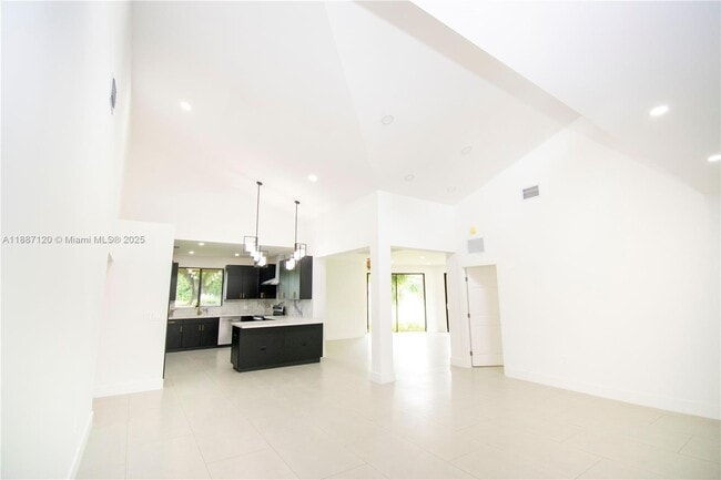 Building Photo - 8173 Silver Palm Ct