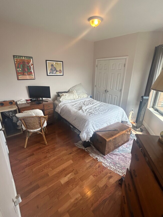 Bed 1 - 1601 Ridge Ave