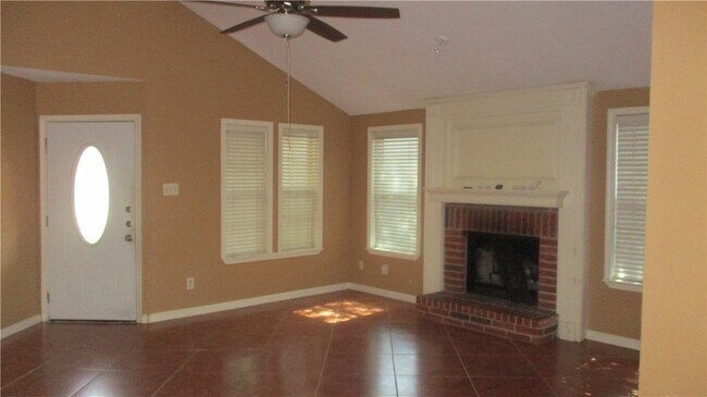 Foto del edificio - 4765 Willowick Dr