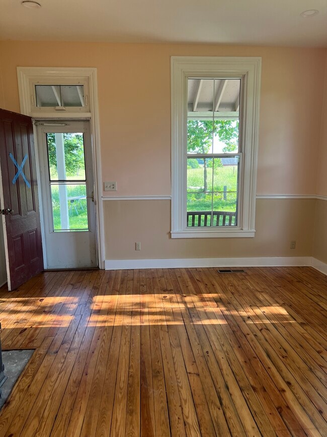 Front living room - 1173 Bracketts Farm Rd