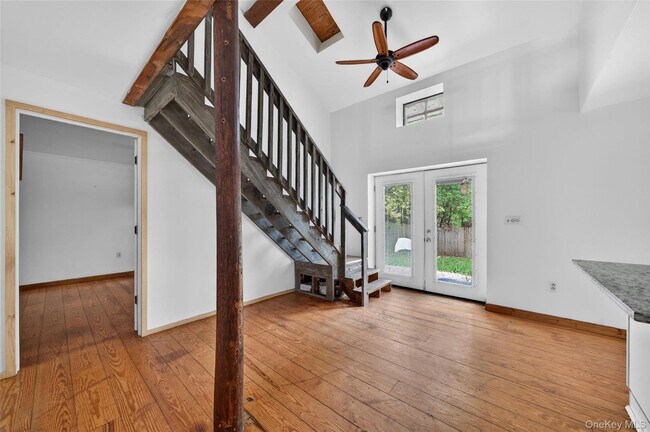 Foto del edificio - 79 Quaker Hill Rd