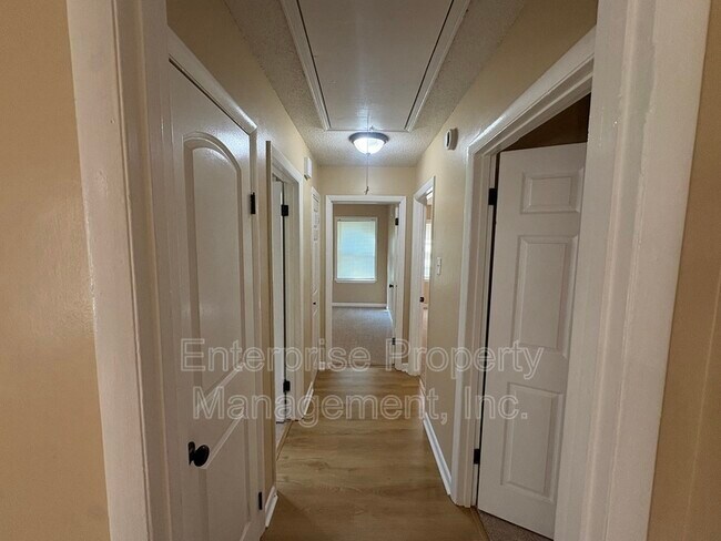 Foto del edificio - 3645 W Sutton Dr