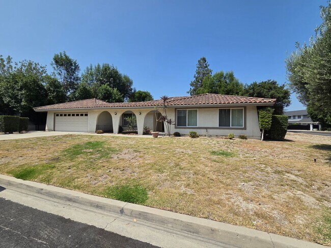 Foto del edificio - Gorgeous remodeled home in Covina Hills