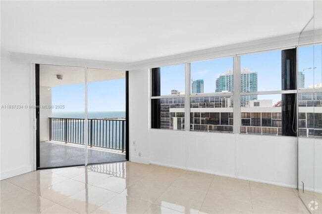 Building Photo - 1901 Brickell Ave