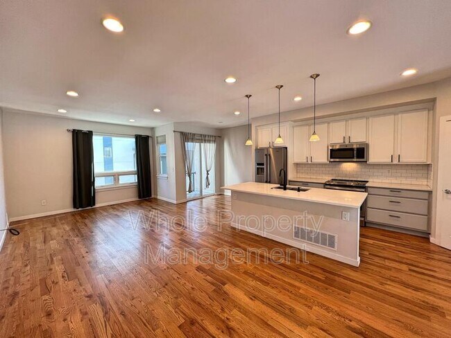 Foto del edificio - 2468 Decatur St