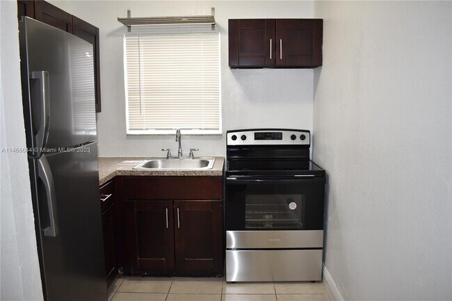 Foto del edificio - 821 NW 5th Ave