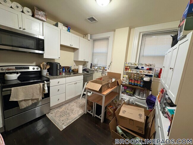 Building Photo - 1463 Beacon St